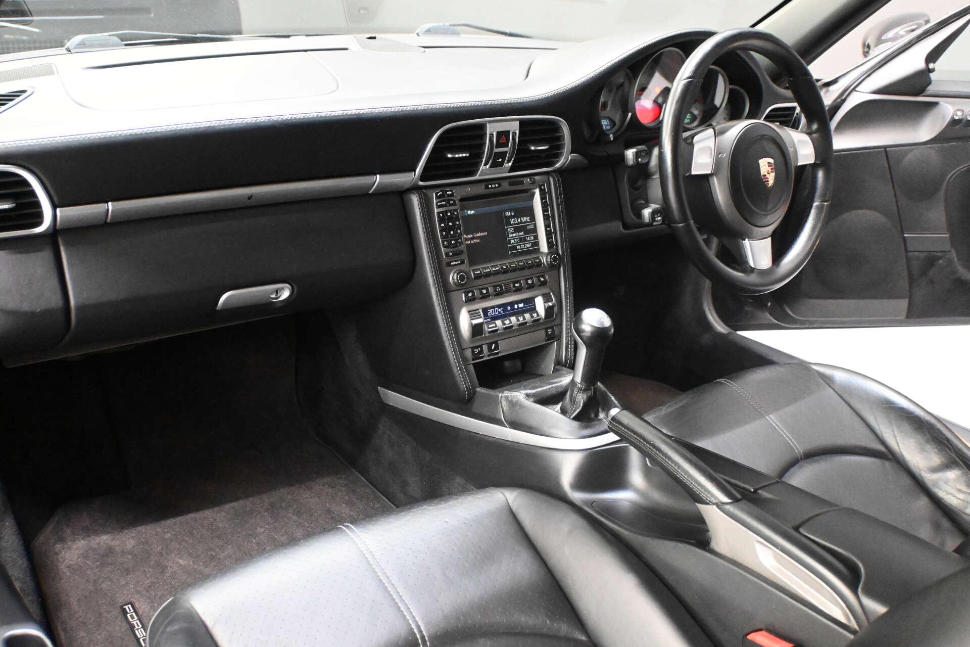 Porsche 911 view 19