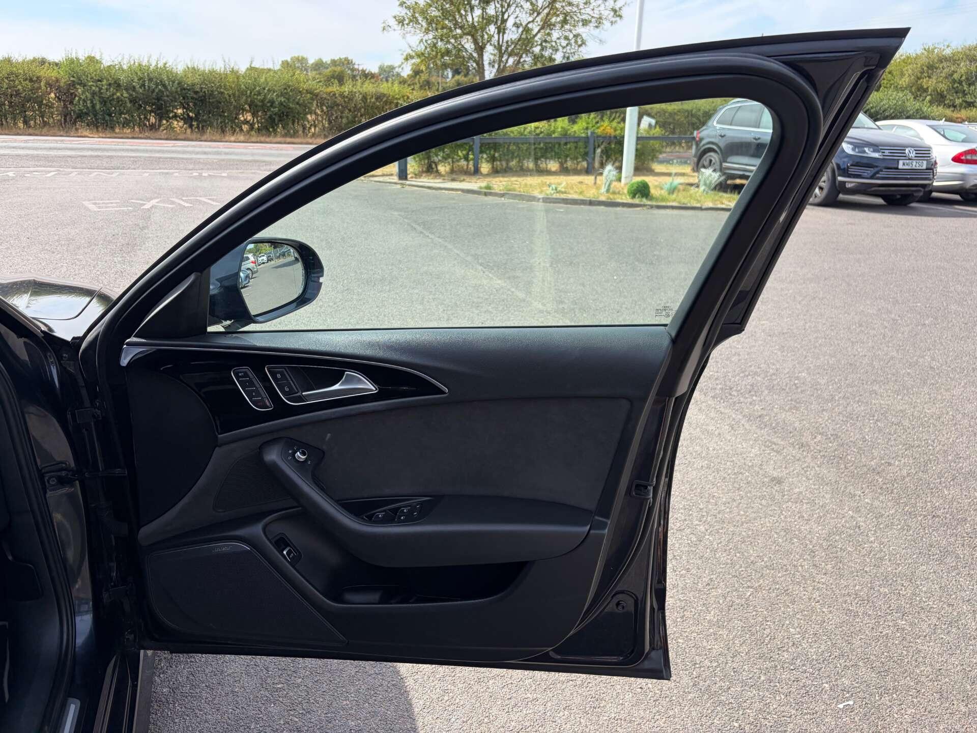 Audi A6 view 36