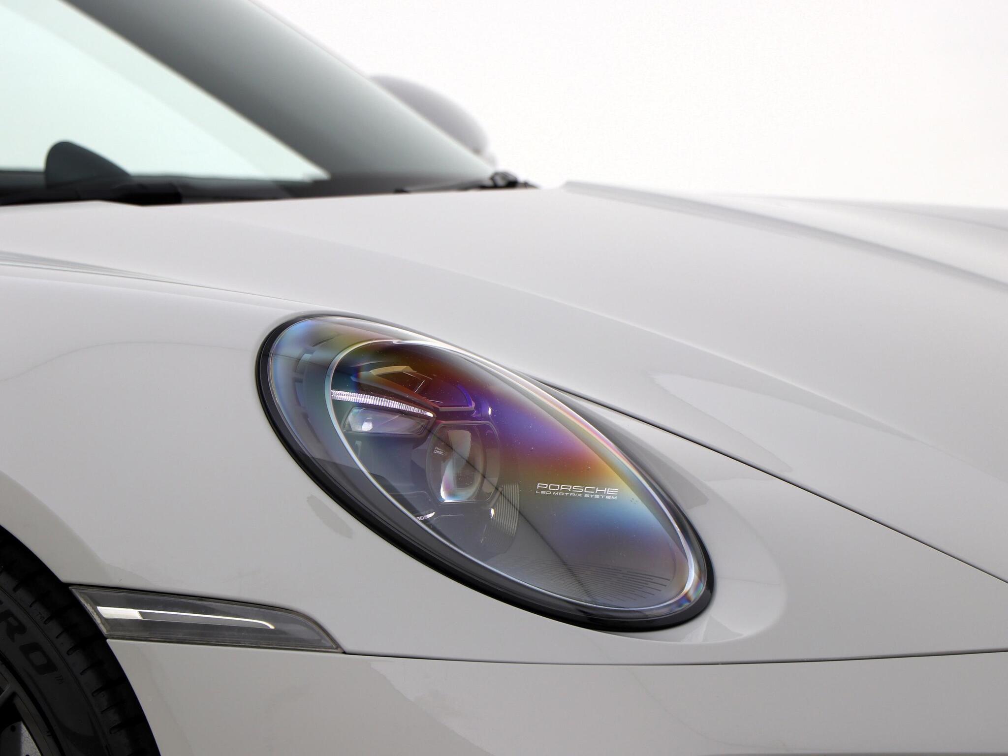 Porsche 911 view 11