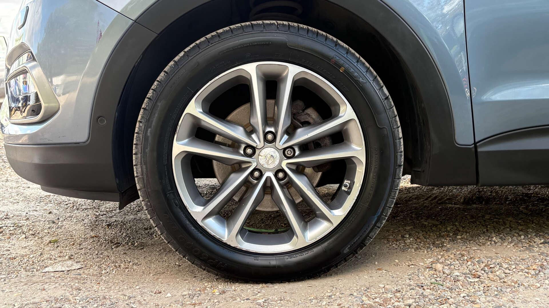 Hyundai Santa Fe view 40