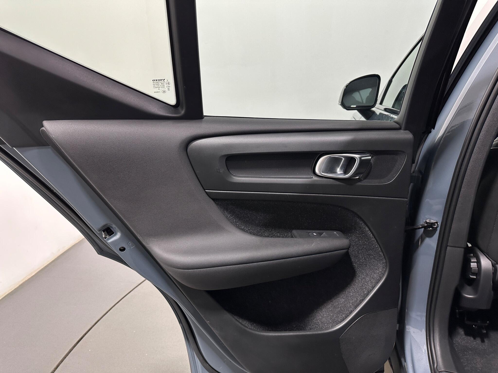Volvo XC40 view 38