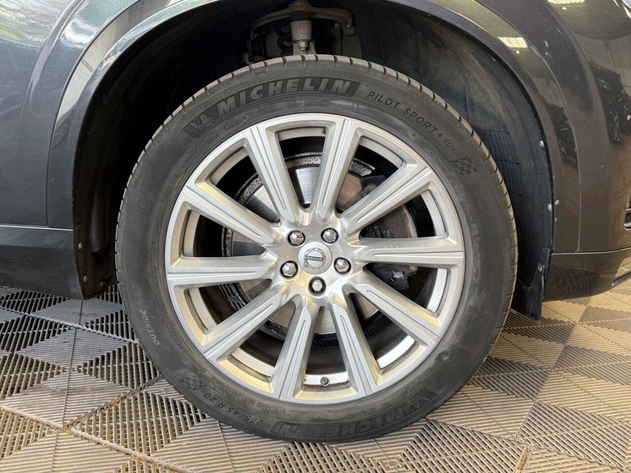 Volvo XC90 view 18