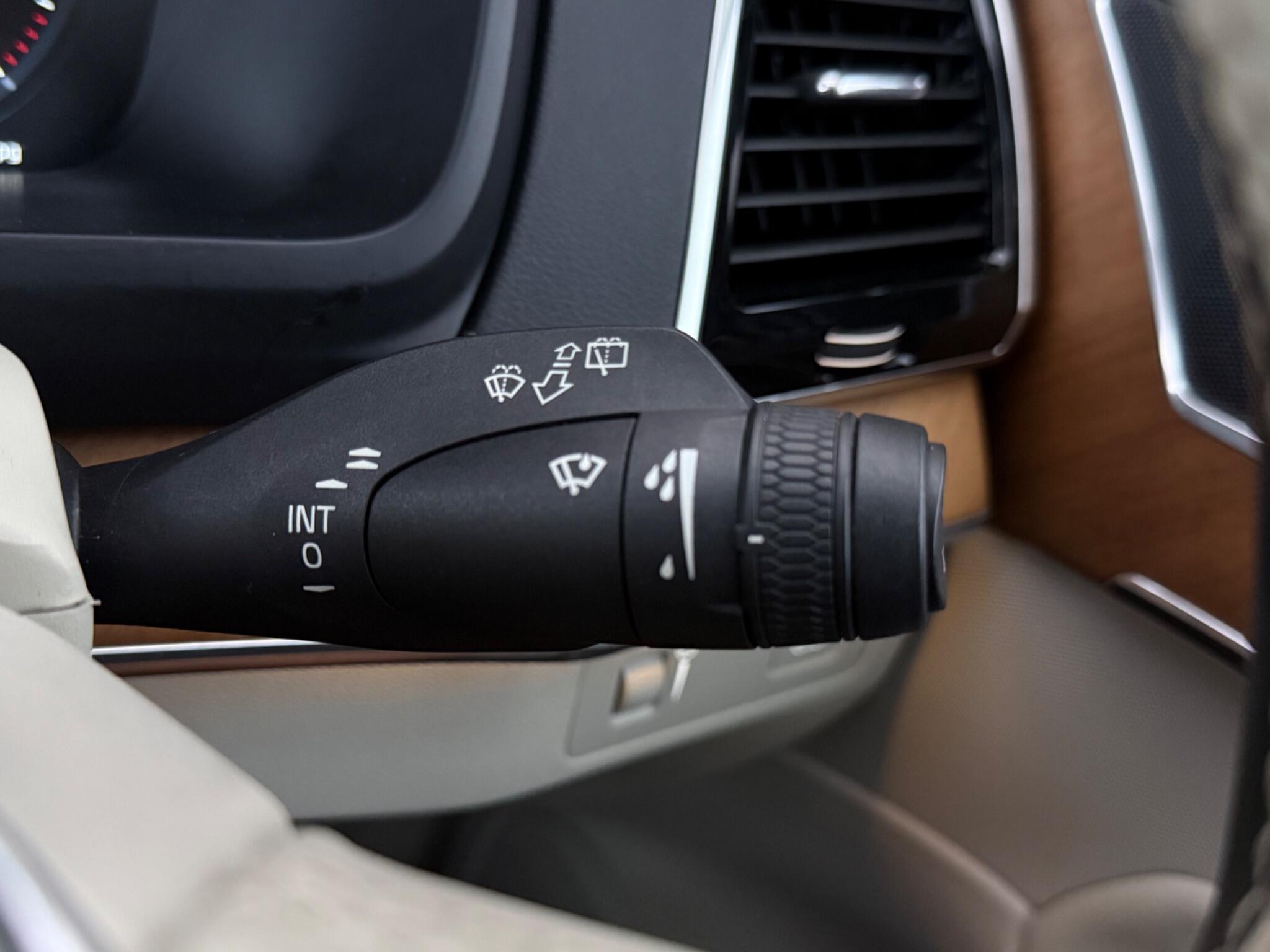 Volvo XC90 view 17