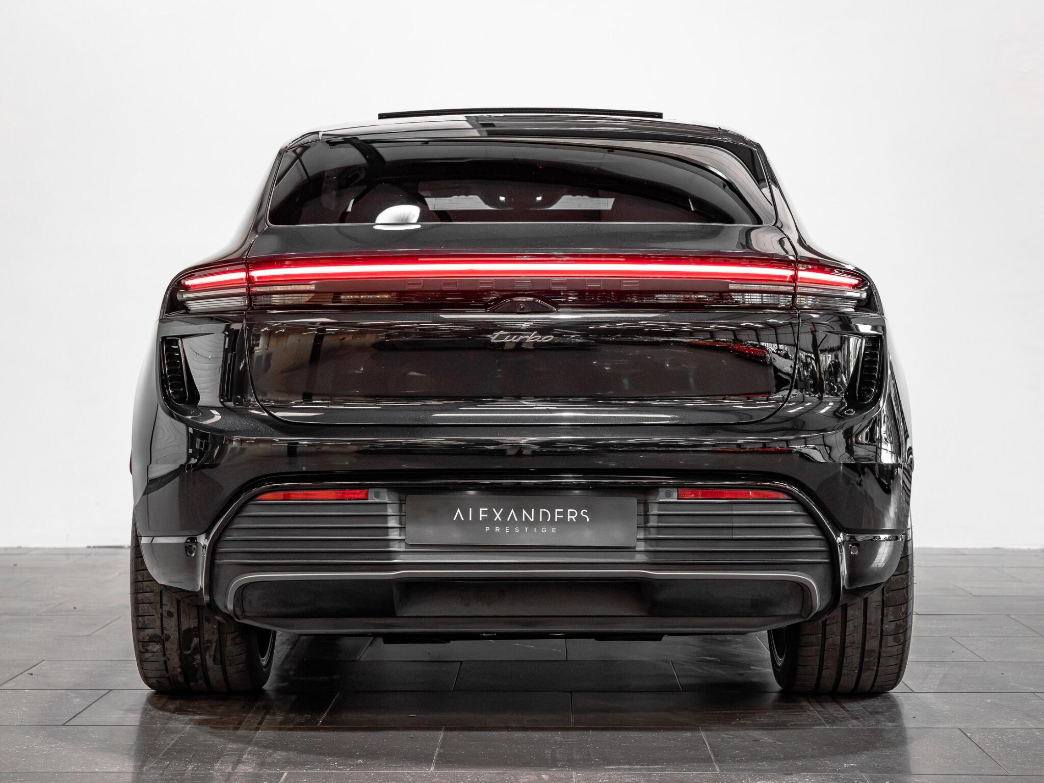 Porsche Macan view 9