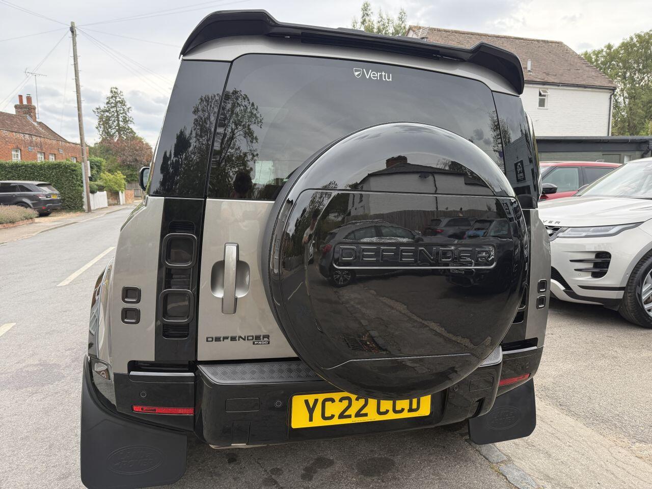 Land Rover Defender 110 view 22