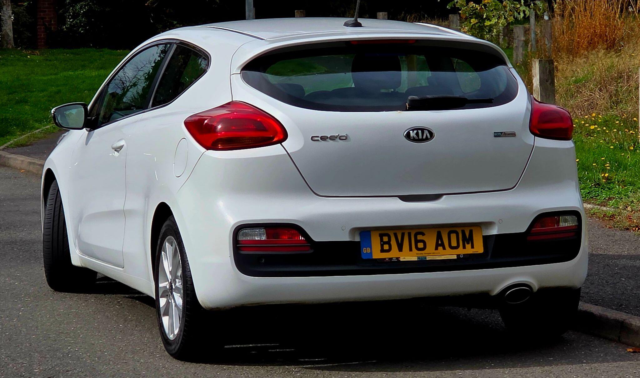 Kia ProCeed view 25