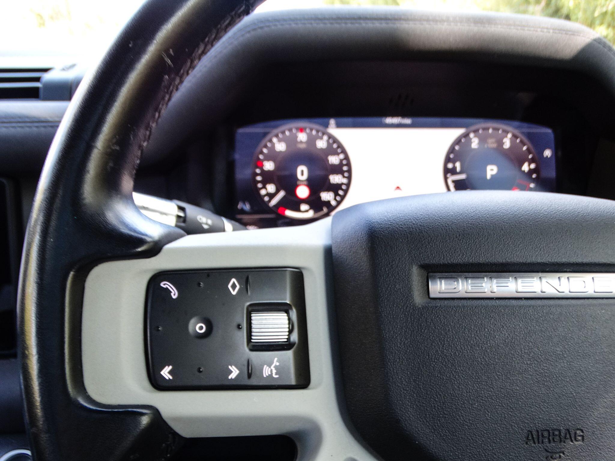 Land Rover Defender 90 view 31