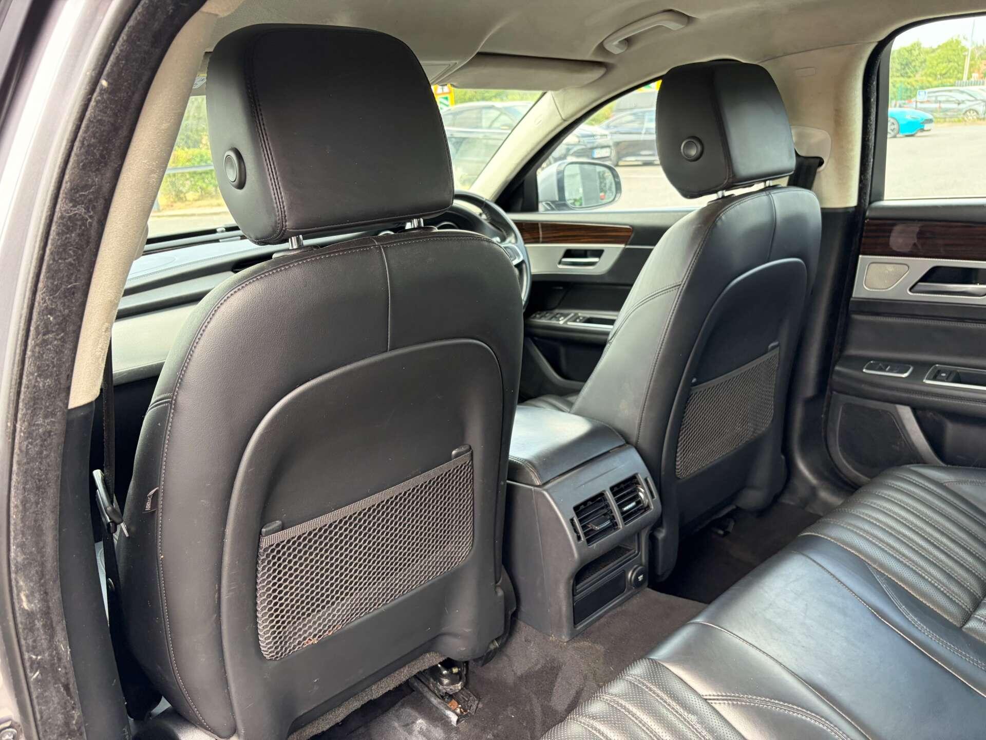 Jaguar XF view 22