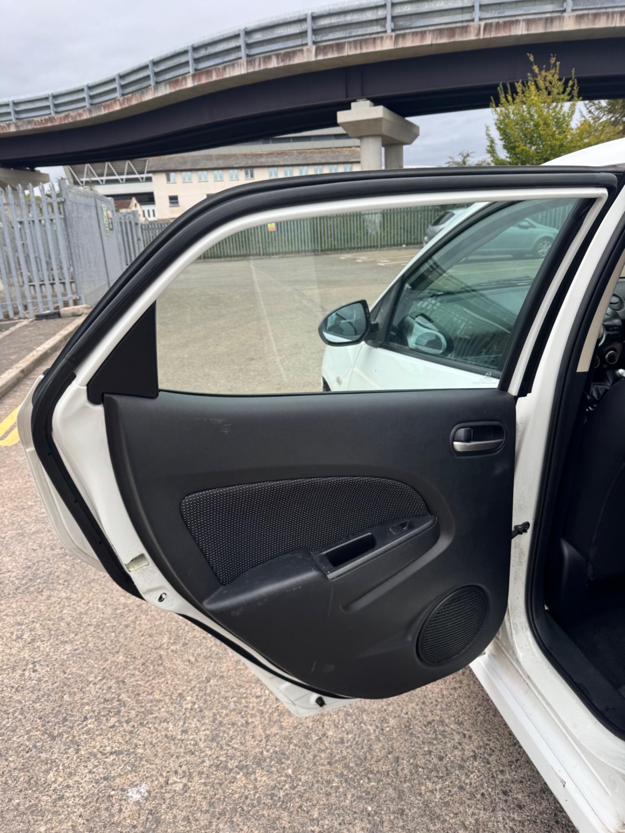 Mazda Mazda2 view 30