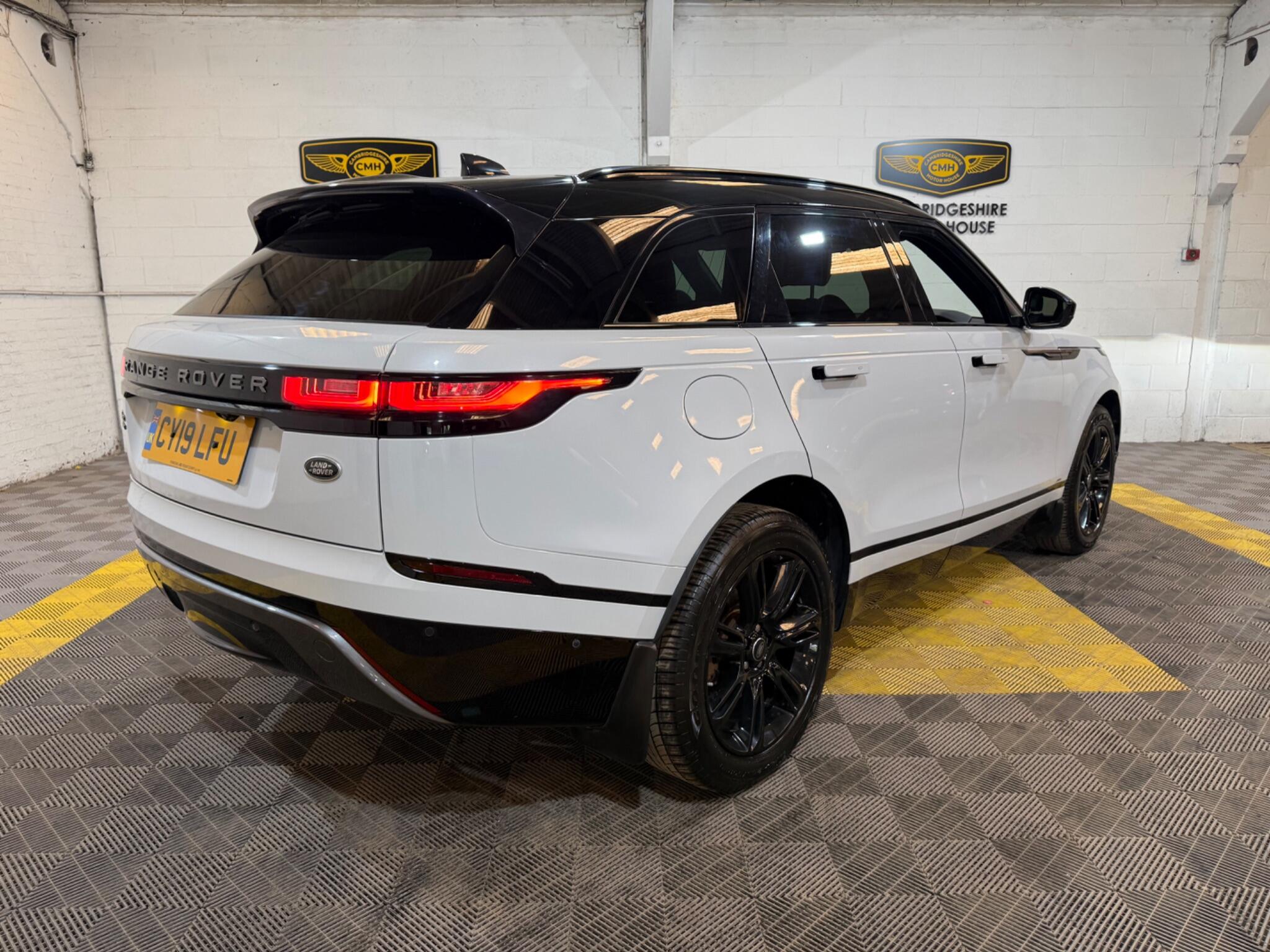 Land Rover Range Rover Velar view 5
