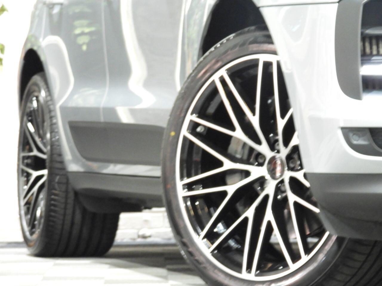 Porsche Macan view 6
