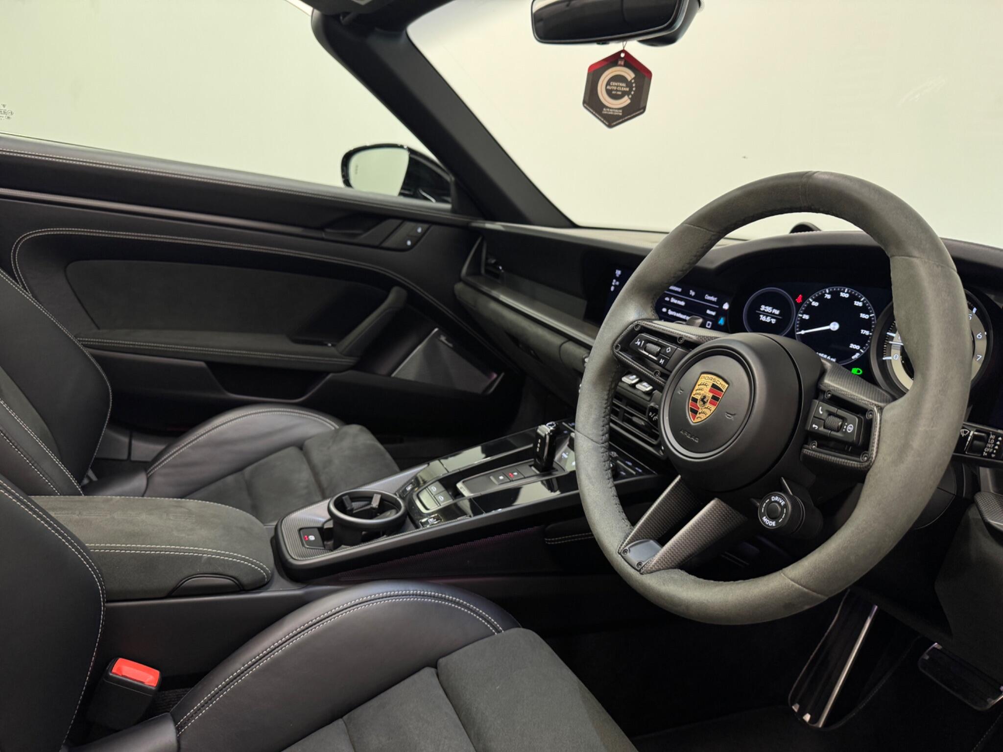 Porsche 911 view 15