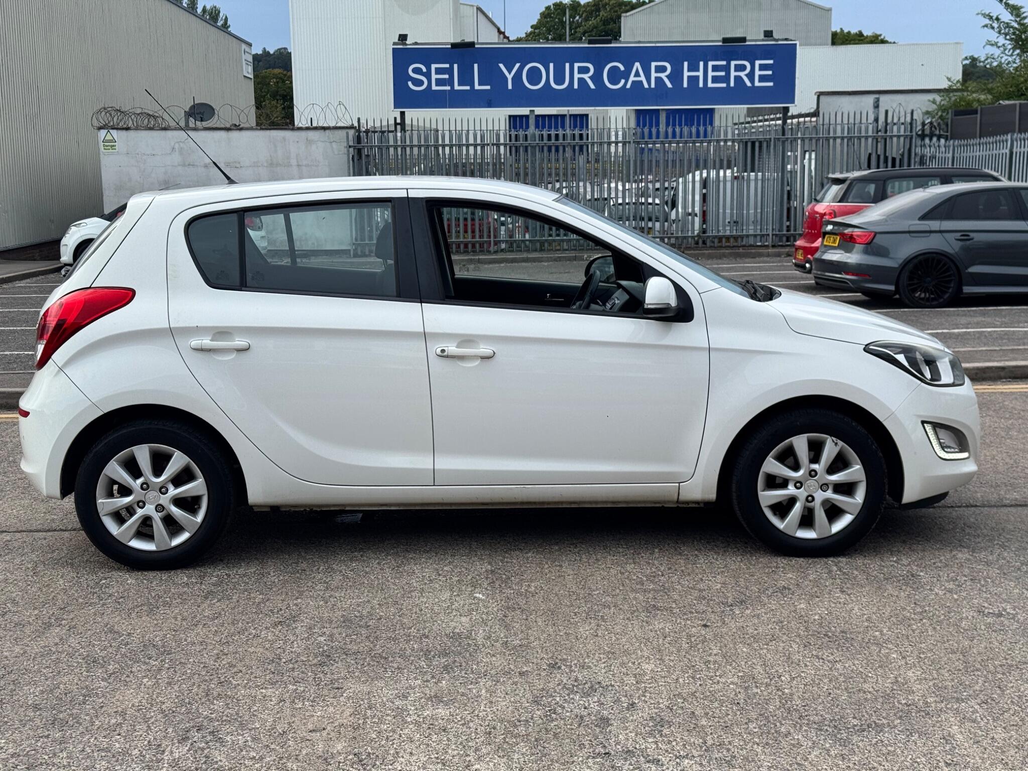 Hyundai i20 view 19