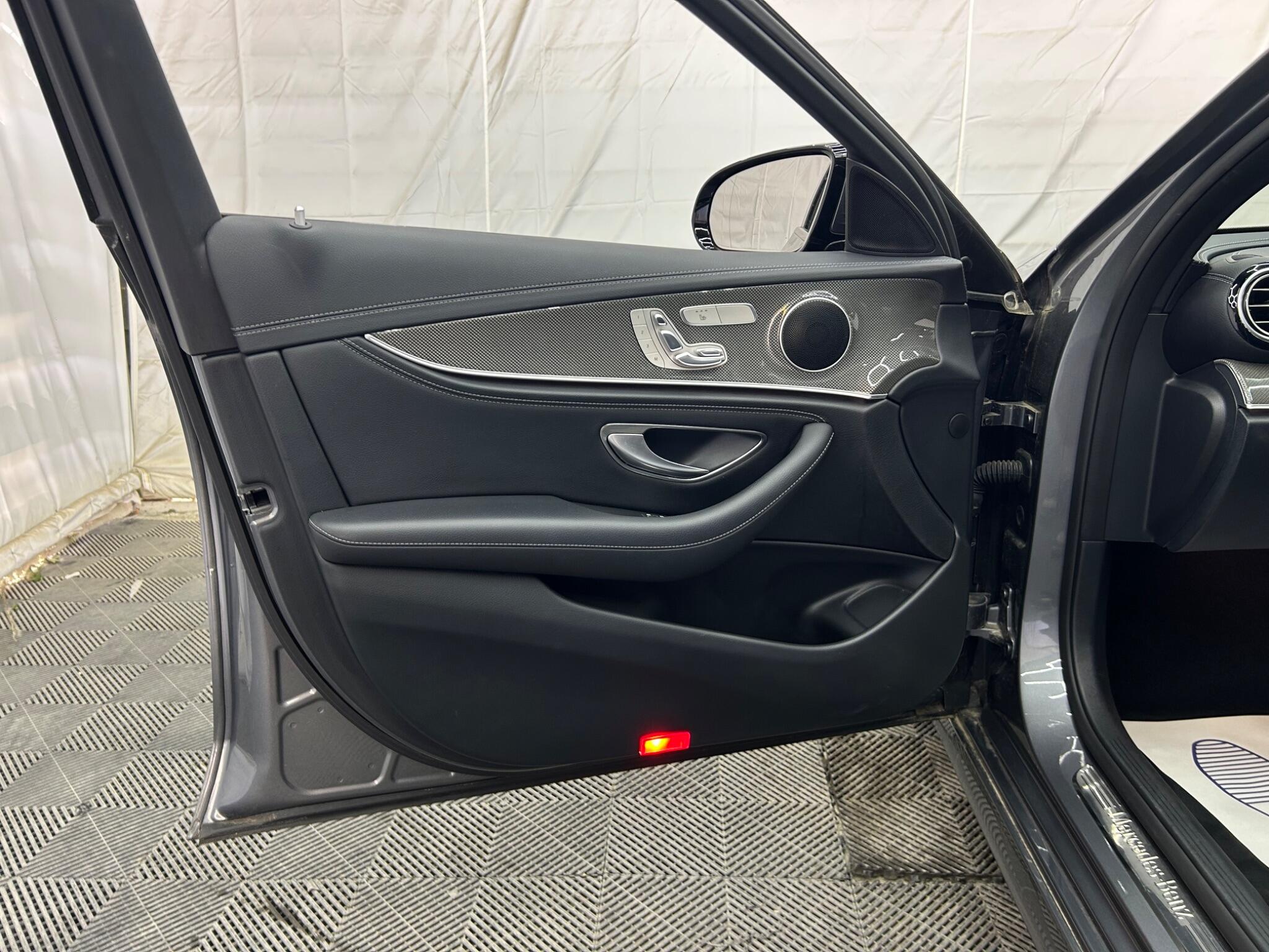 Mercedes-Benz E Class view 30