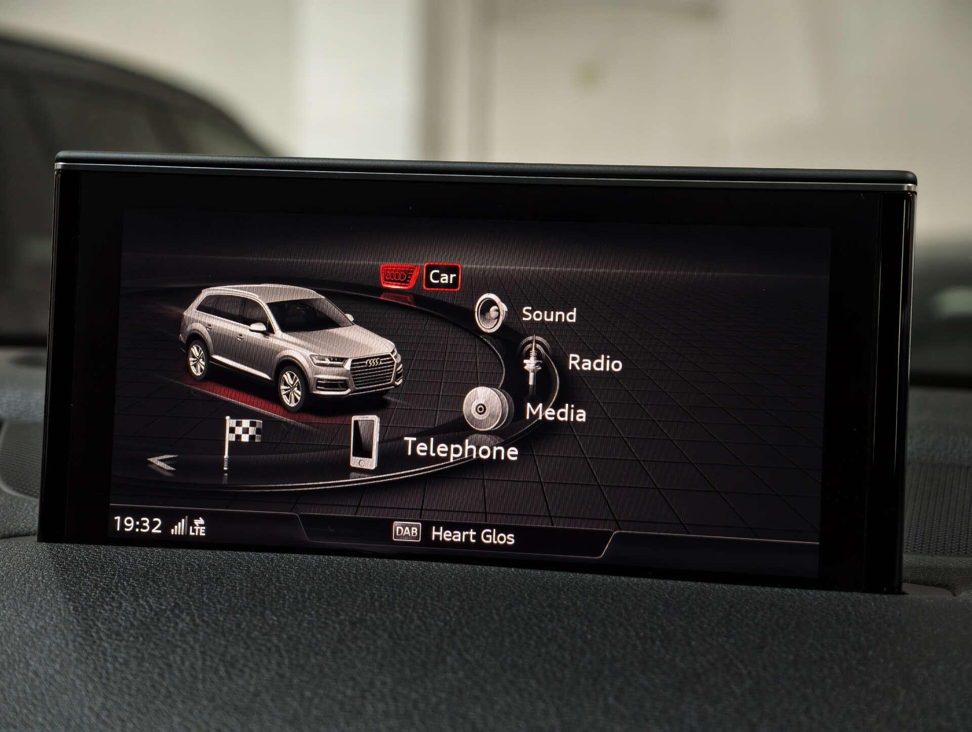 Audi Q7 view 49