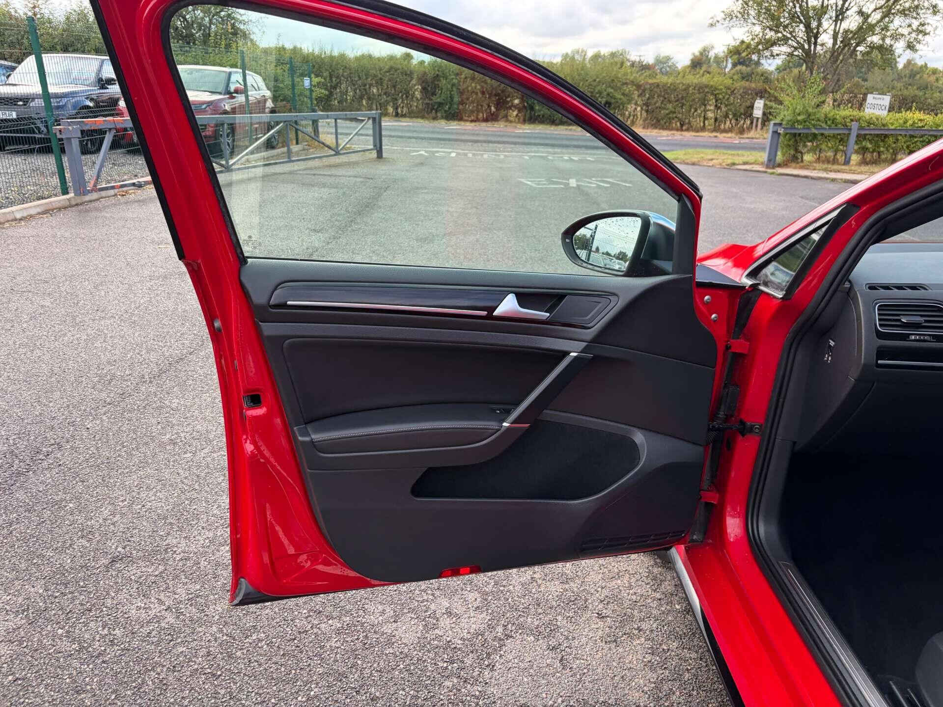 Volkswagen Golf view 14
