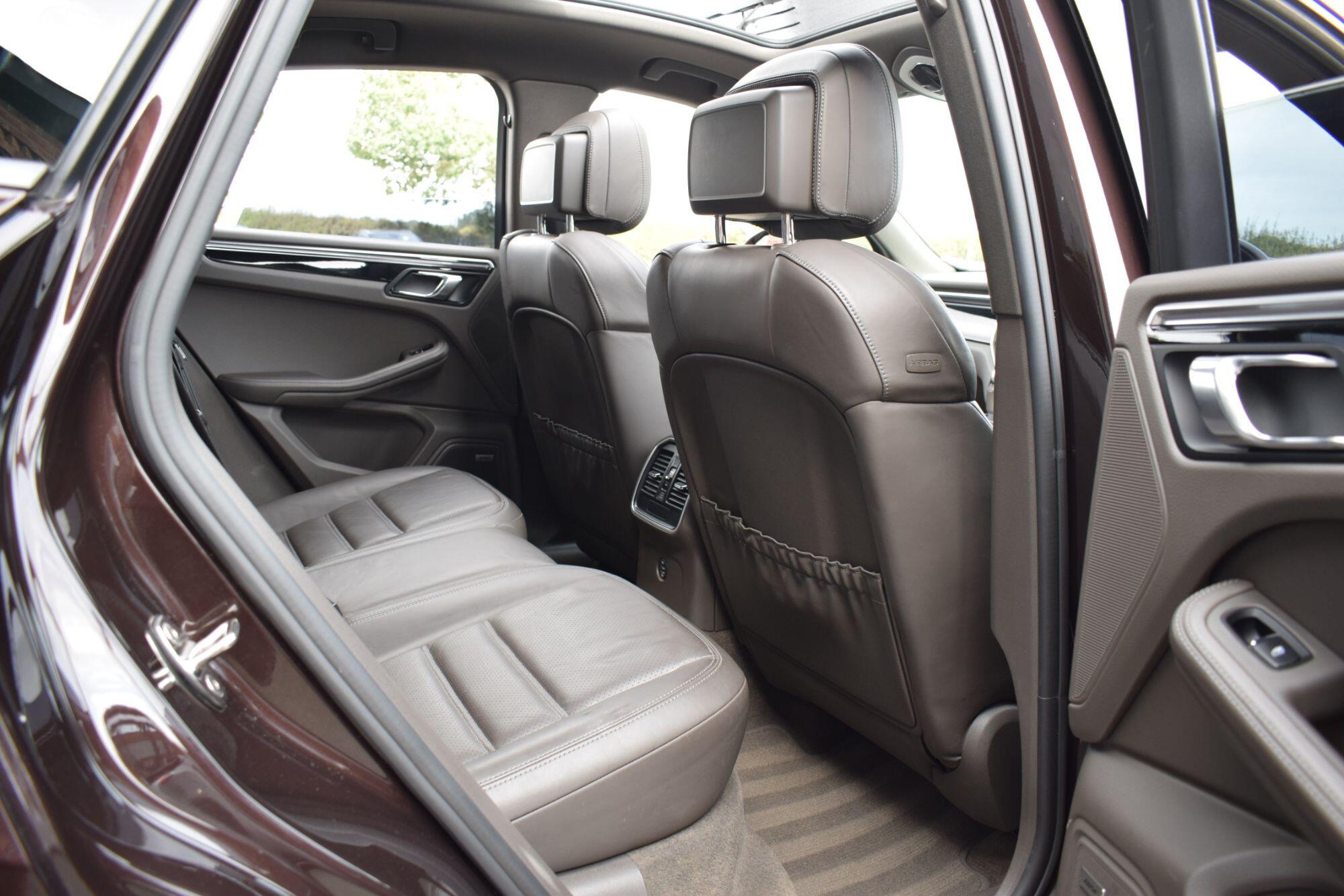 Porsche Macan view 19