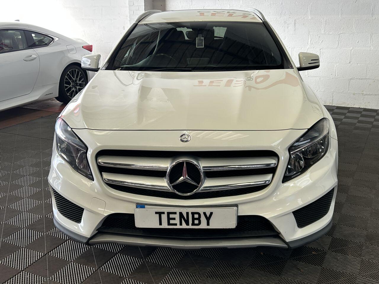Mercedes-Benz Gla view 3