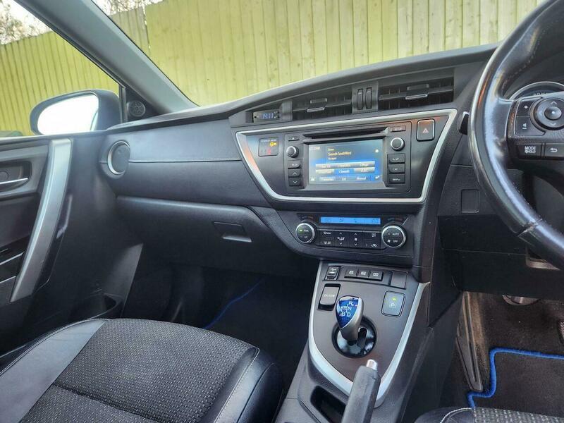 2014 Toyota Auris 1.8 VVT-h Excel Touring Sports CVT Euro 5 (s/s) 5dr • 104,000 miles image 29