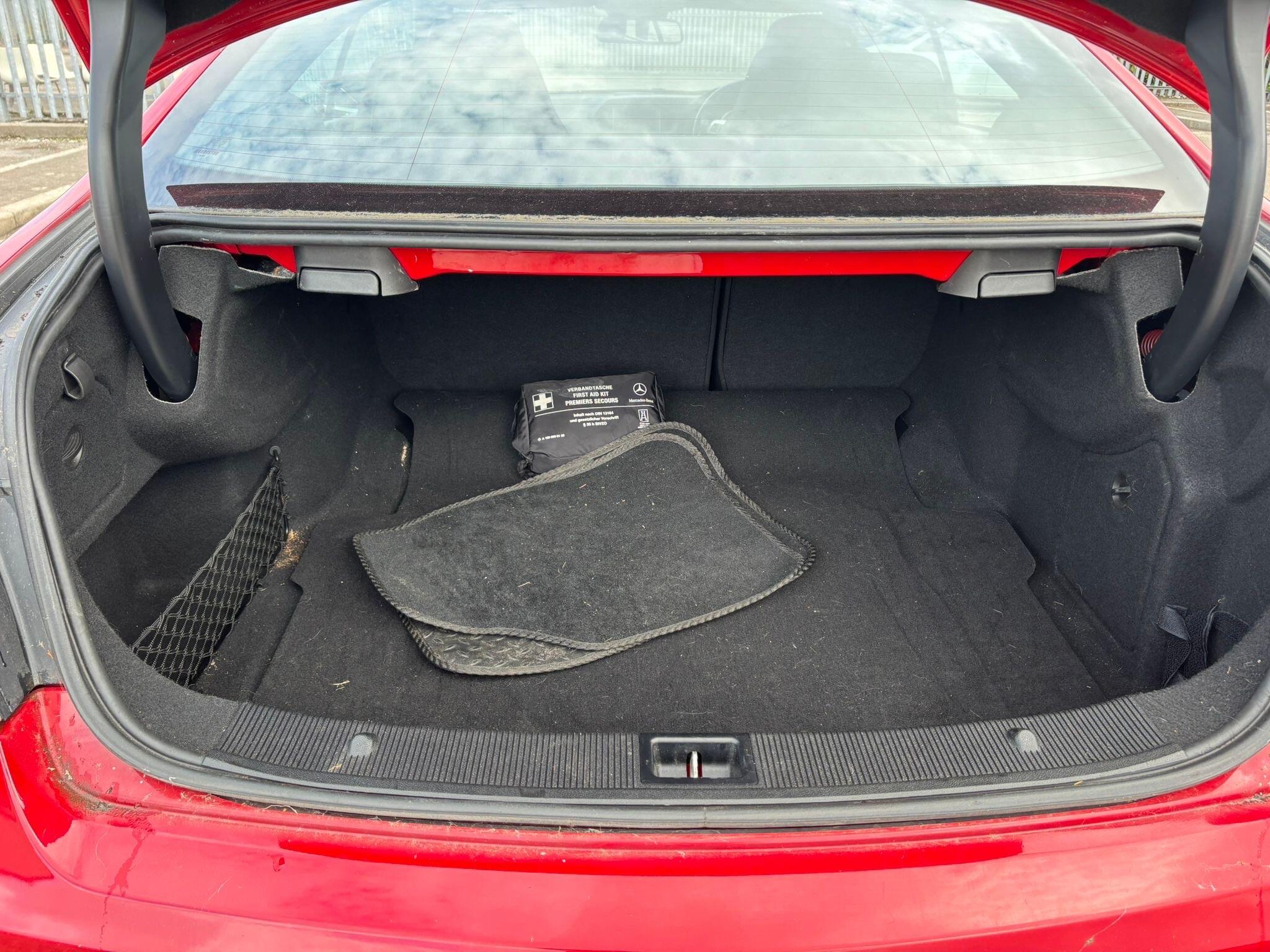Mercedes-Benz E-Class view 32