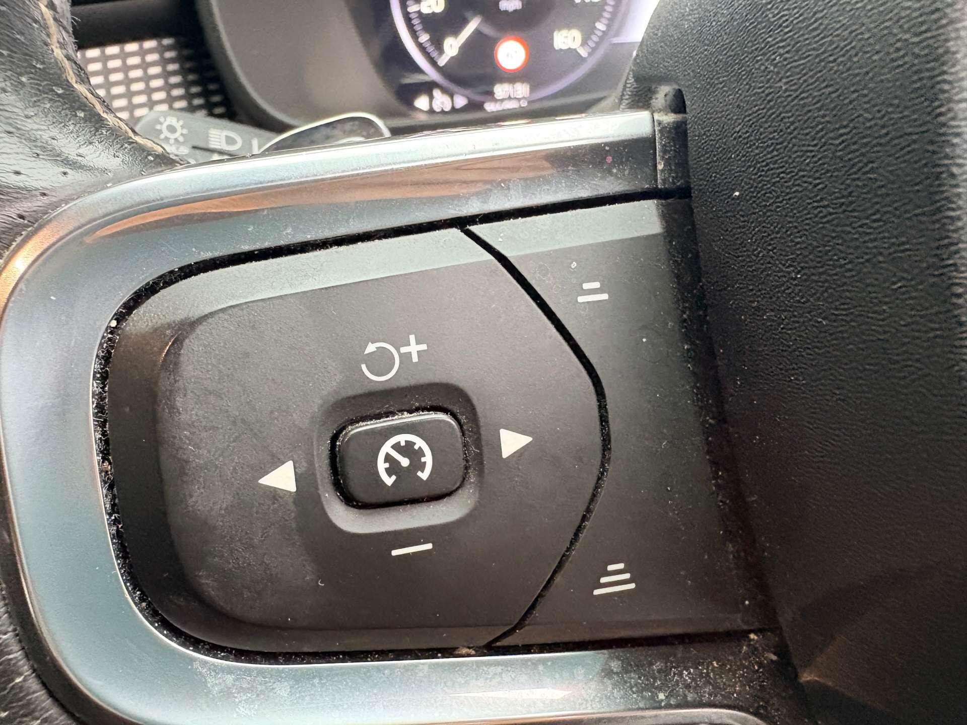 Volvo XC40 view 28