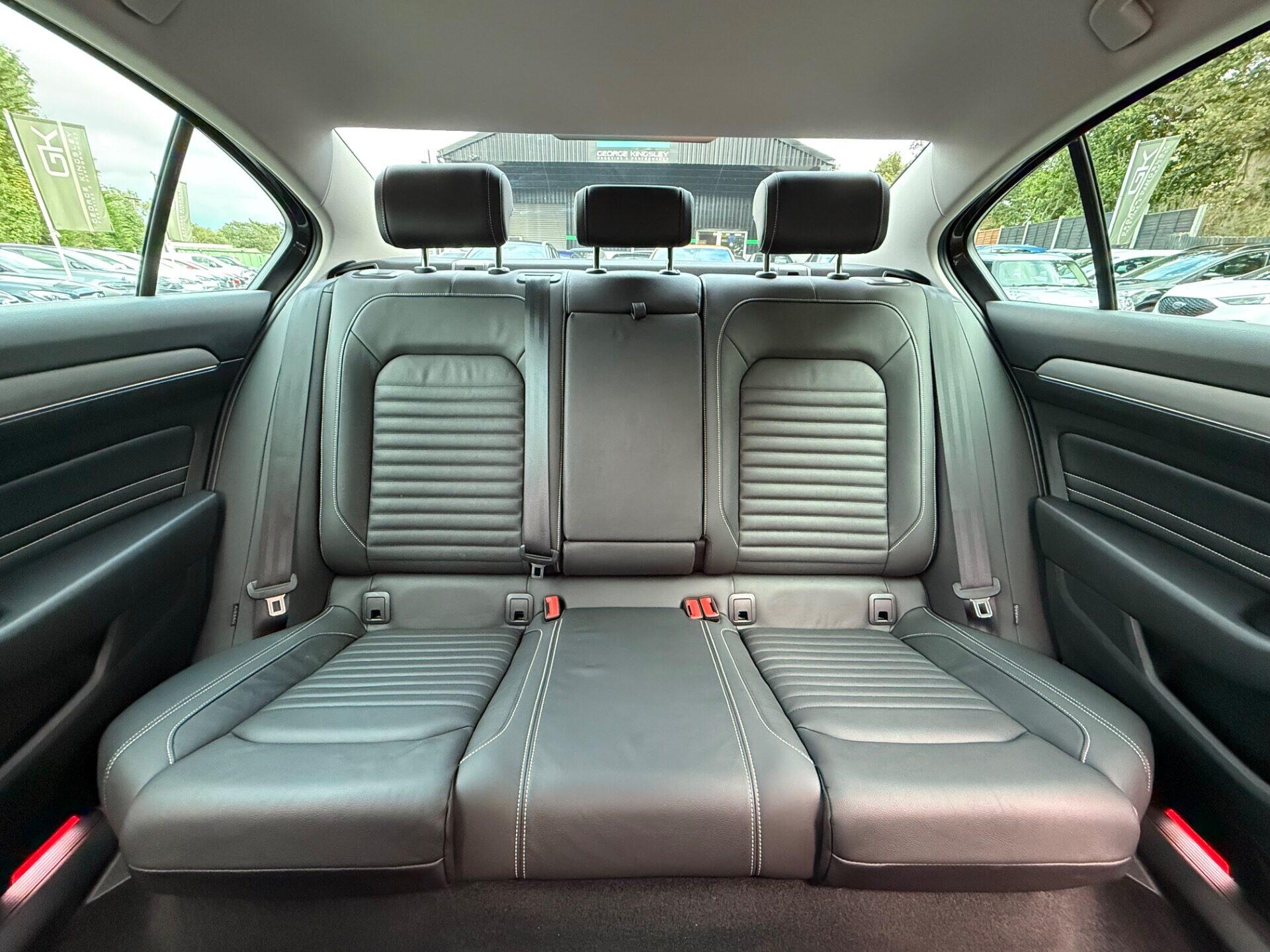 Volkswagen Passat view 16