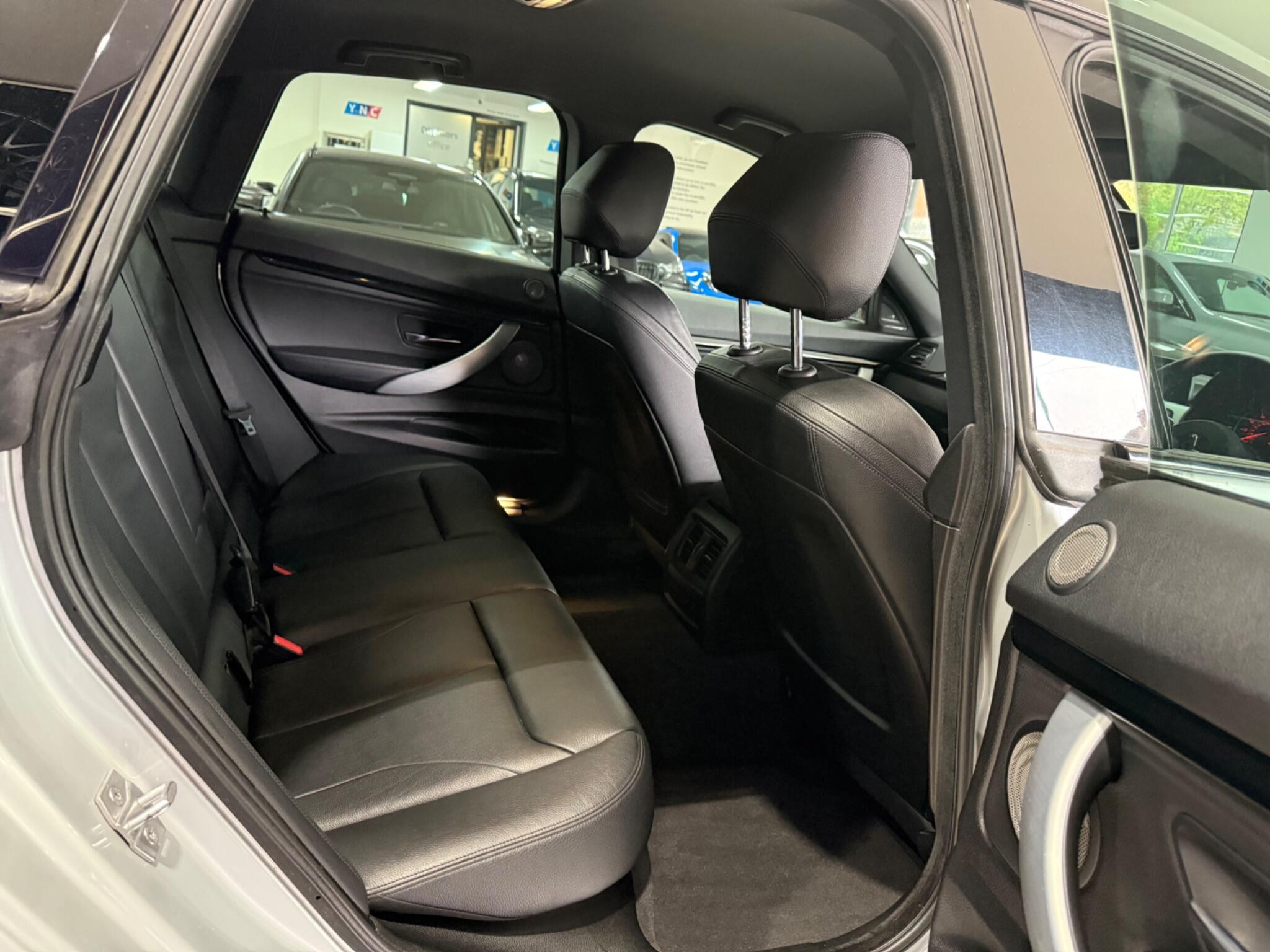 BMW 3 Series view 37
