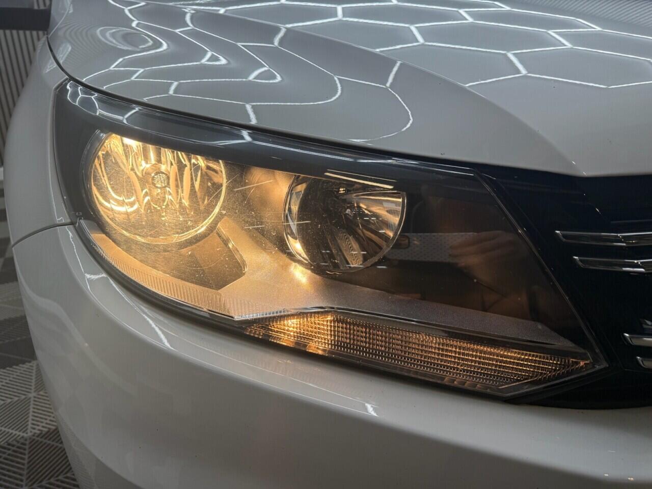 Volkswagen Tiguan view 3