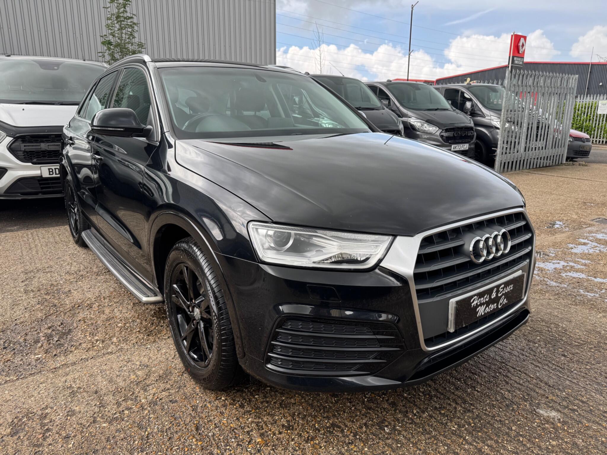 Audi Q3 view 6
