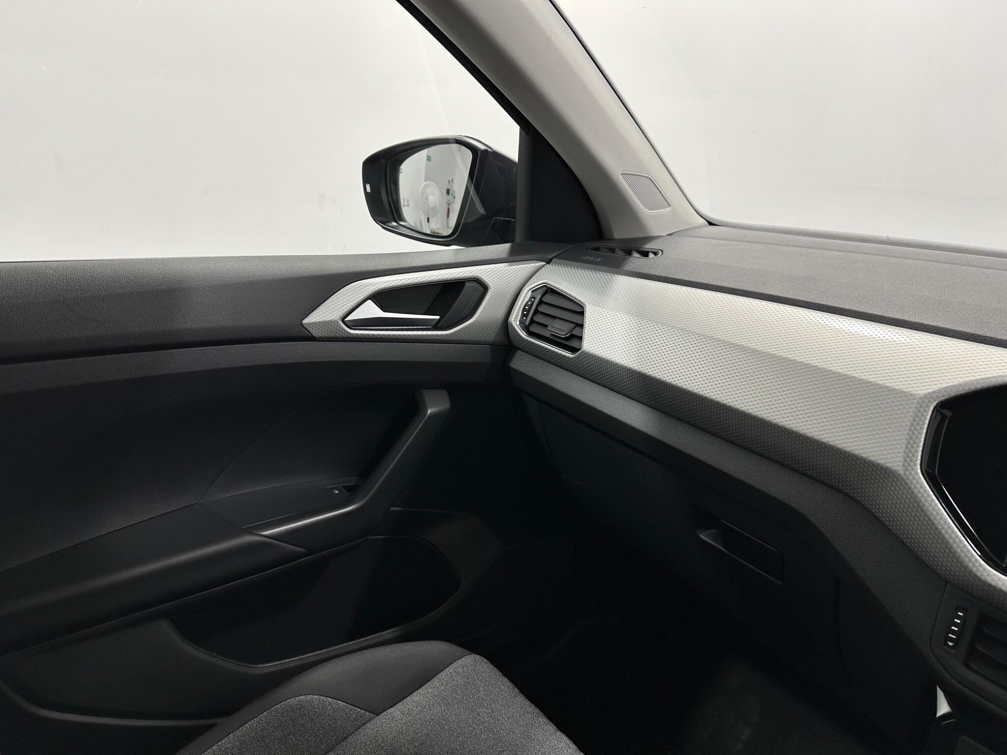 Volkswagen T-Cross view 26