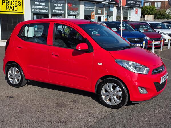 Red 2013 Hyundai i10 Hatchback Front-wheel drive Manual