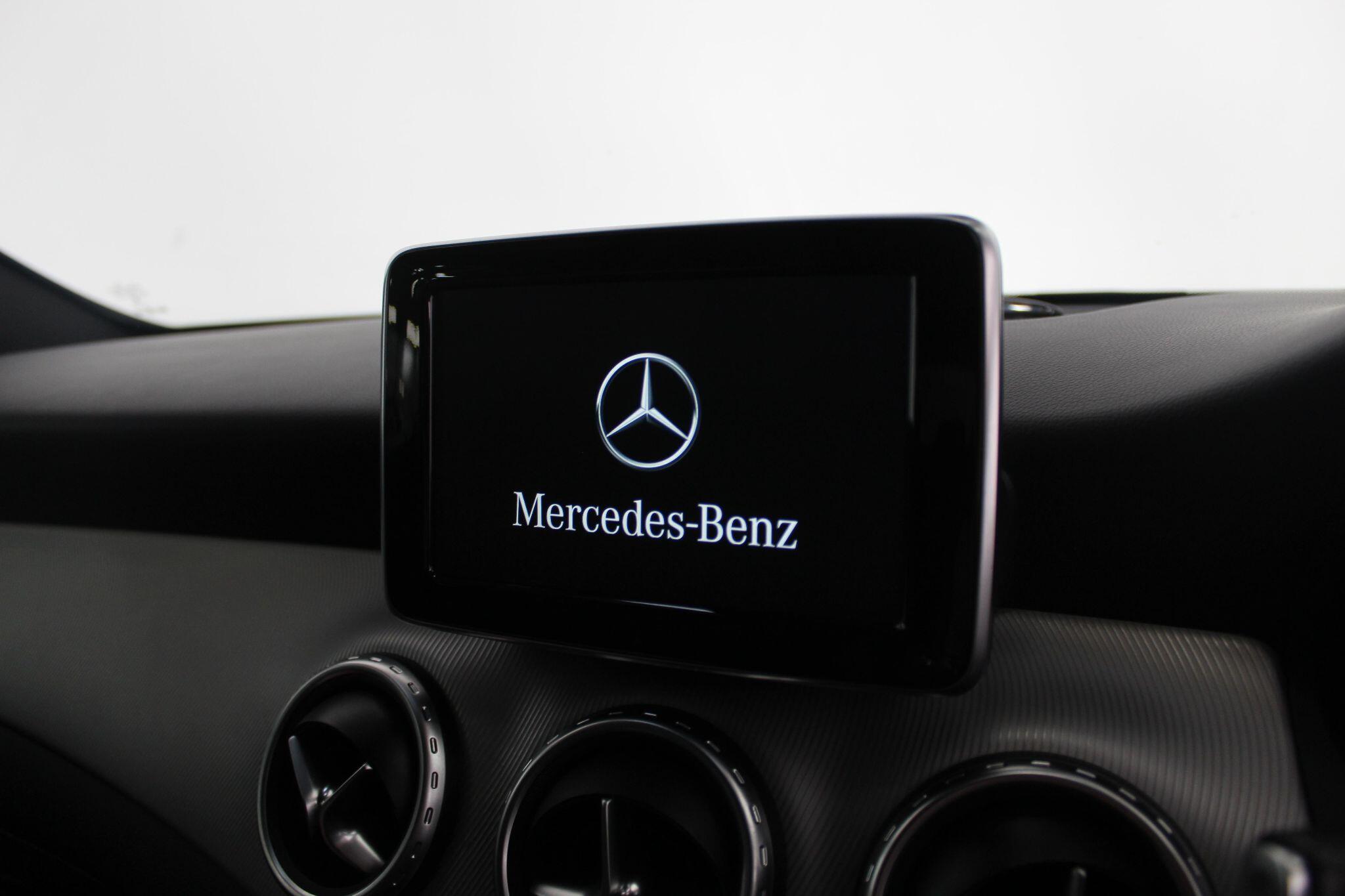 Mercedes-Benz Gla view 36