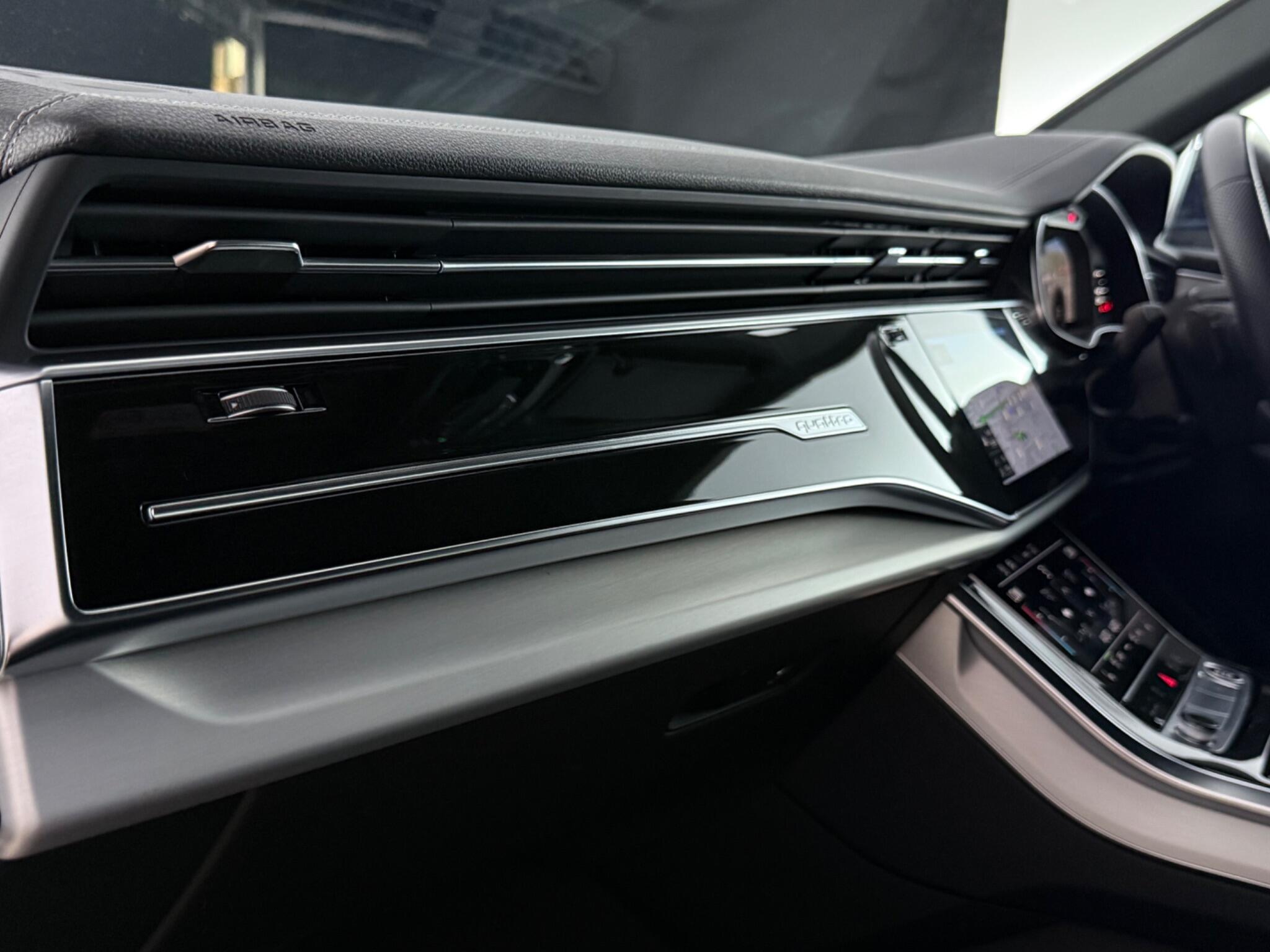 Audi Q8 view 53