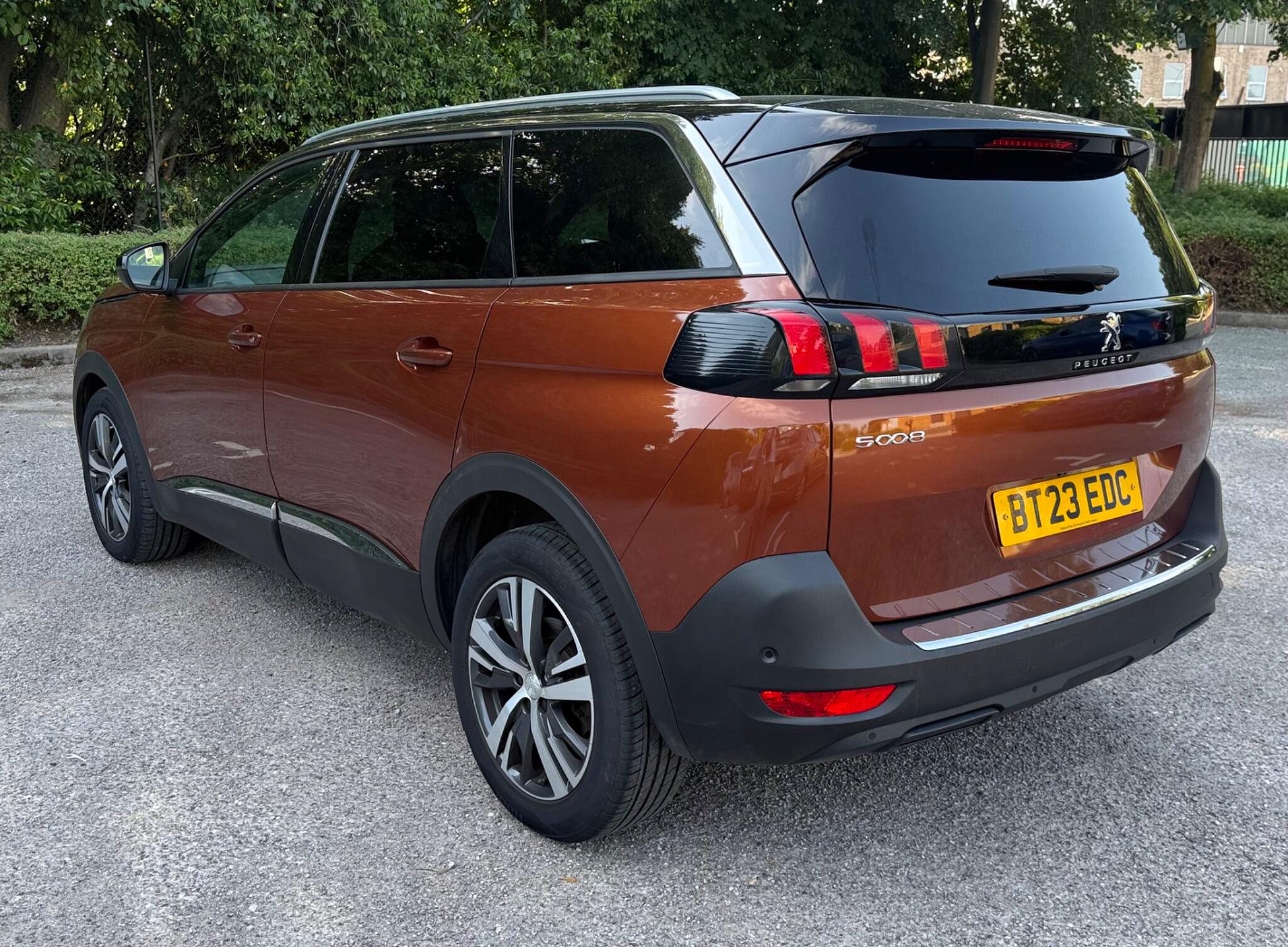 Peugeot 5008 view 4