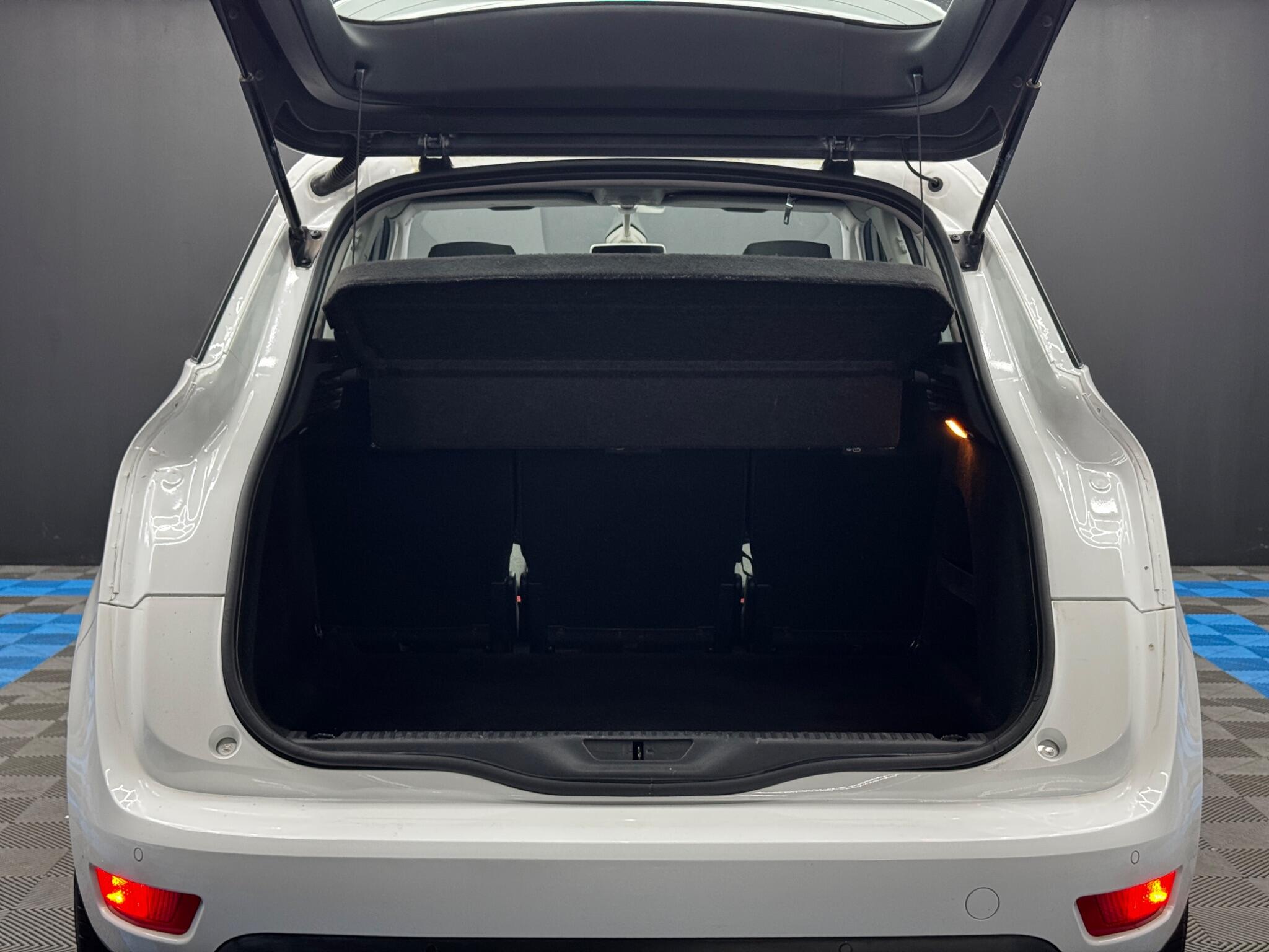 Citroen C4 Picasso view 34