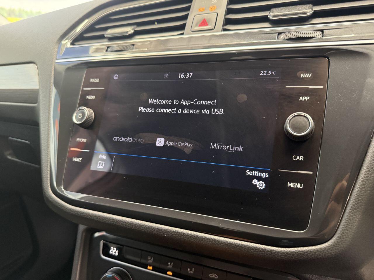 Volkswagen Tiguan Allspace view 17