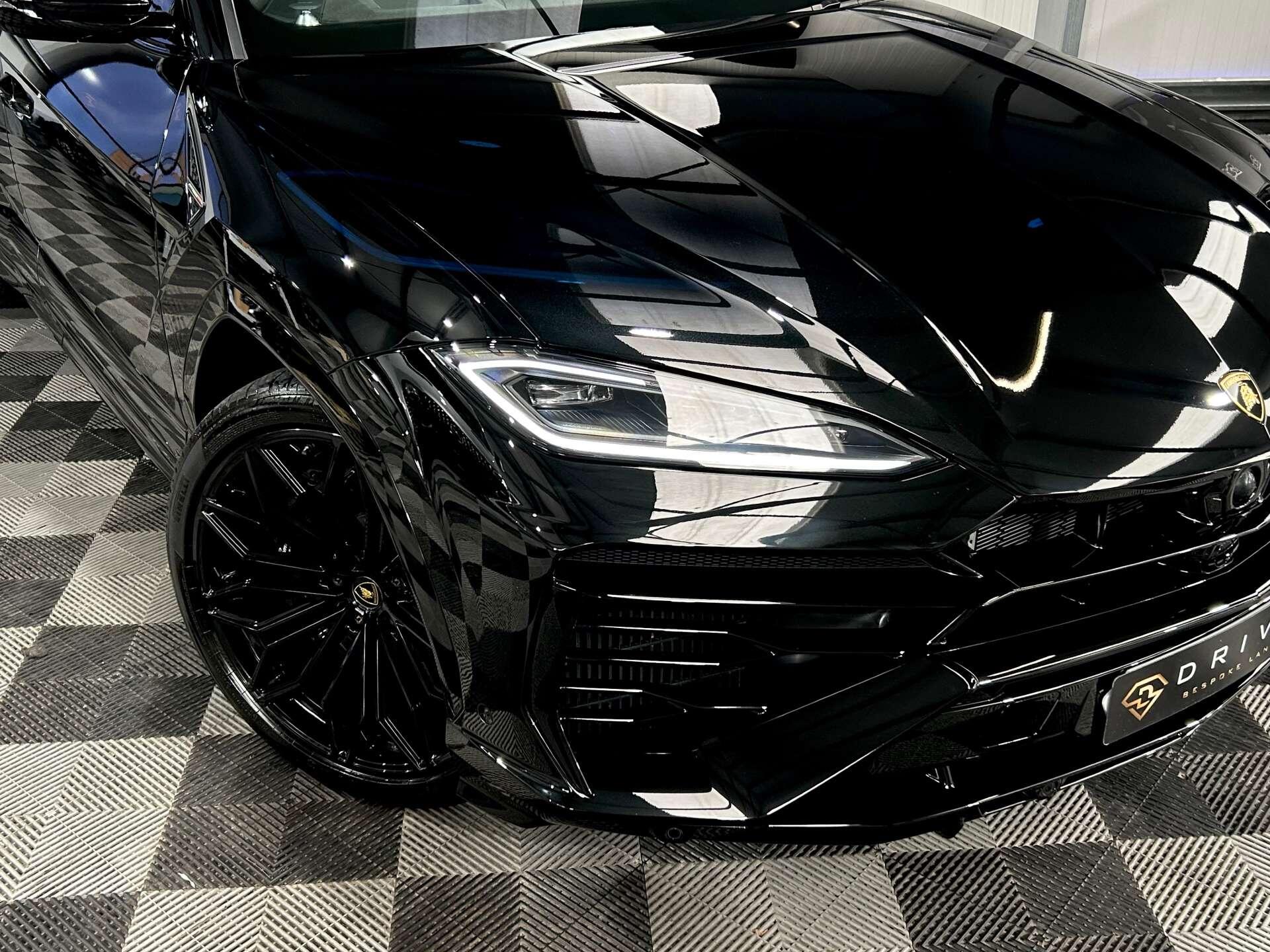 Lamborghini Urus view 12