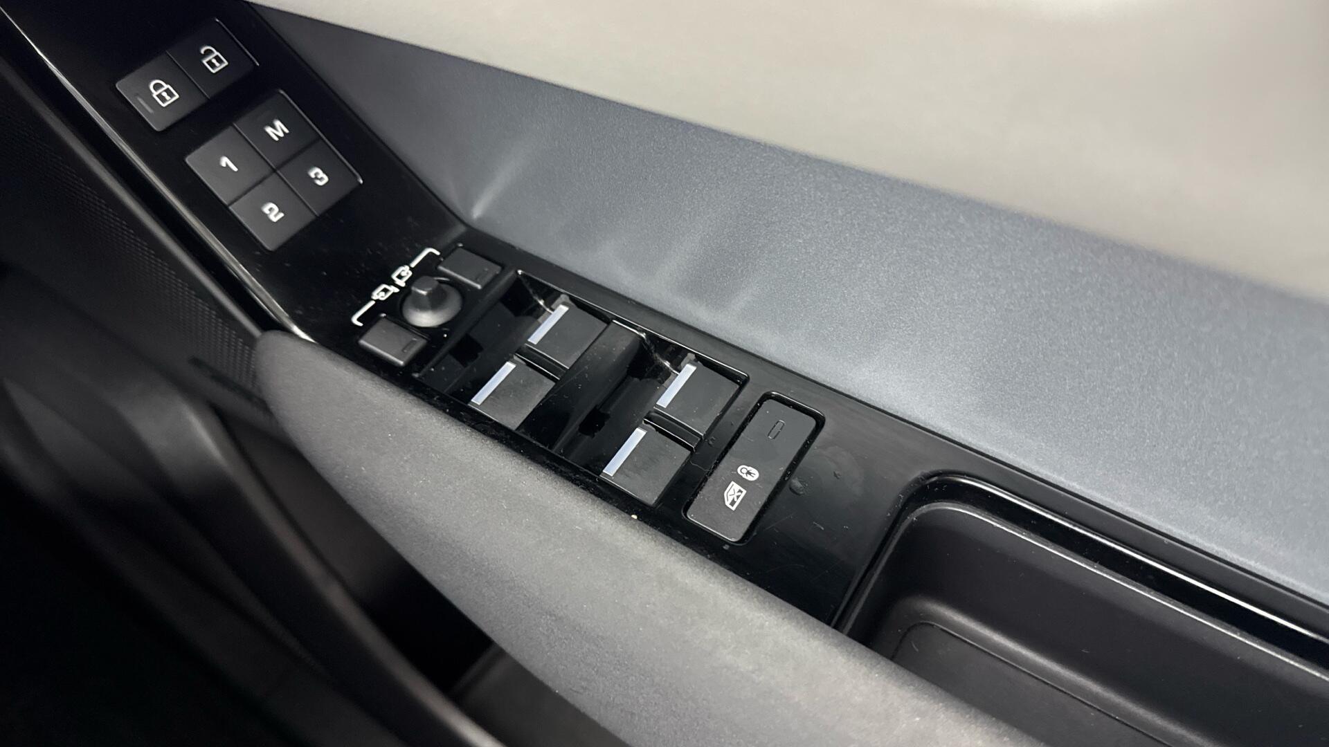 Land Rover Range Rover Velar view 45