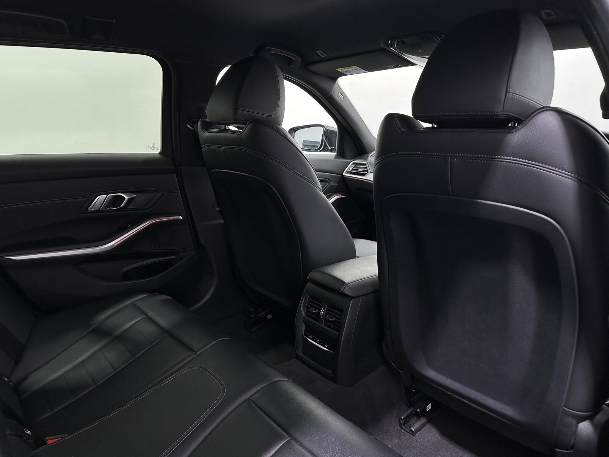 BMW 3 Series view 41