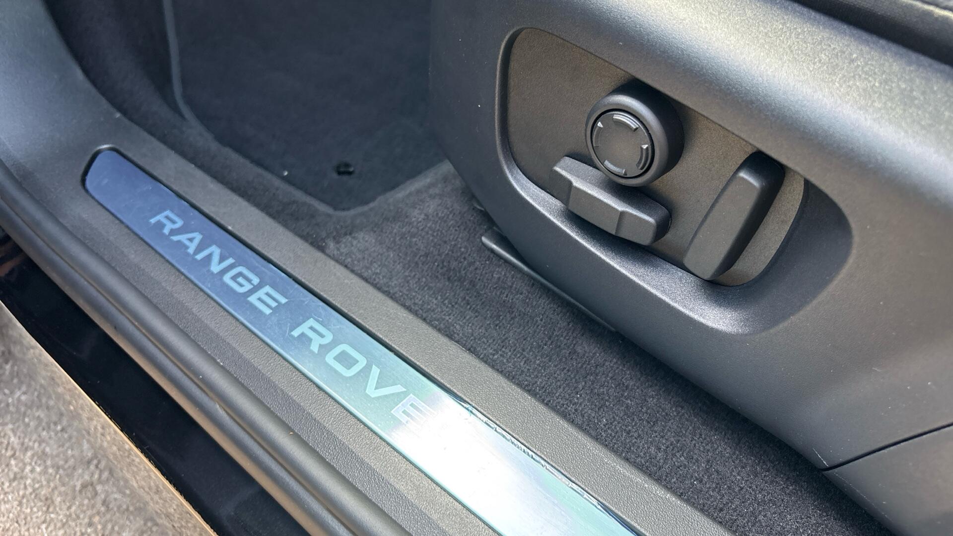 Land Rover Range Rover Evoque view 45
