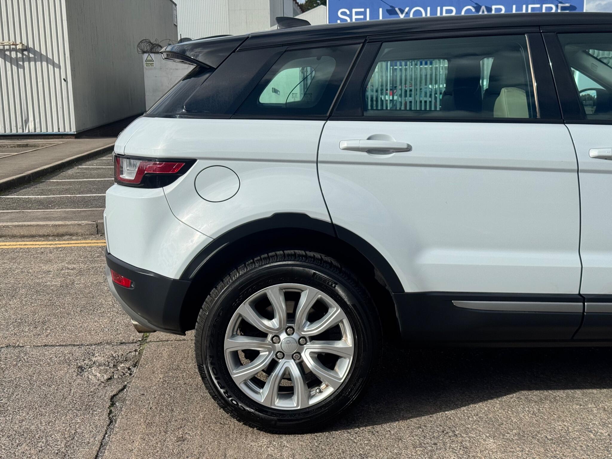 Land Rover Range Rover Evoque view 38