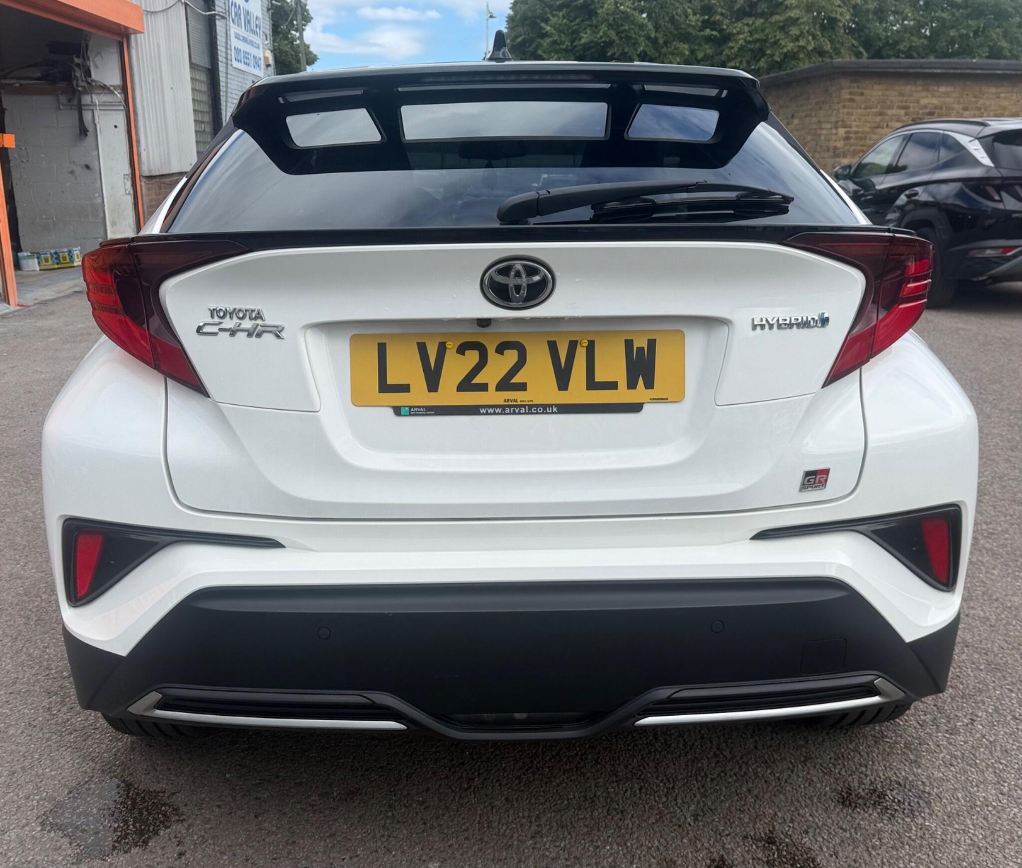 Toyota C-HR view 6