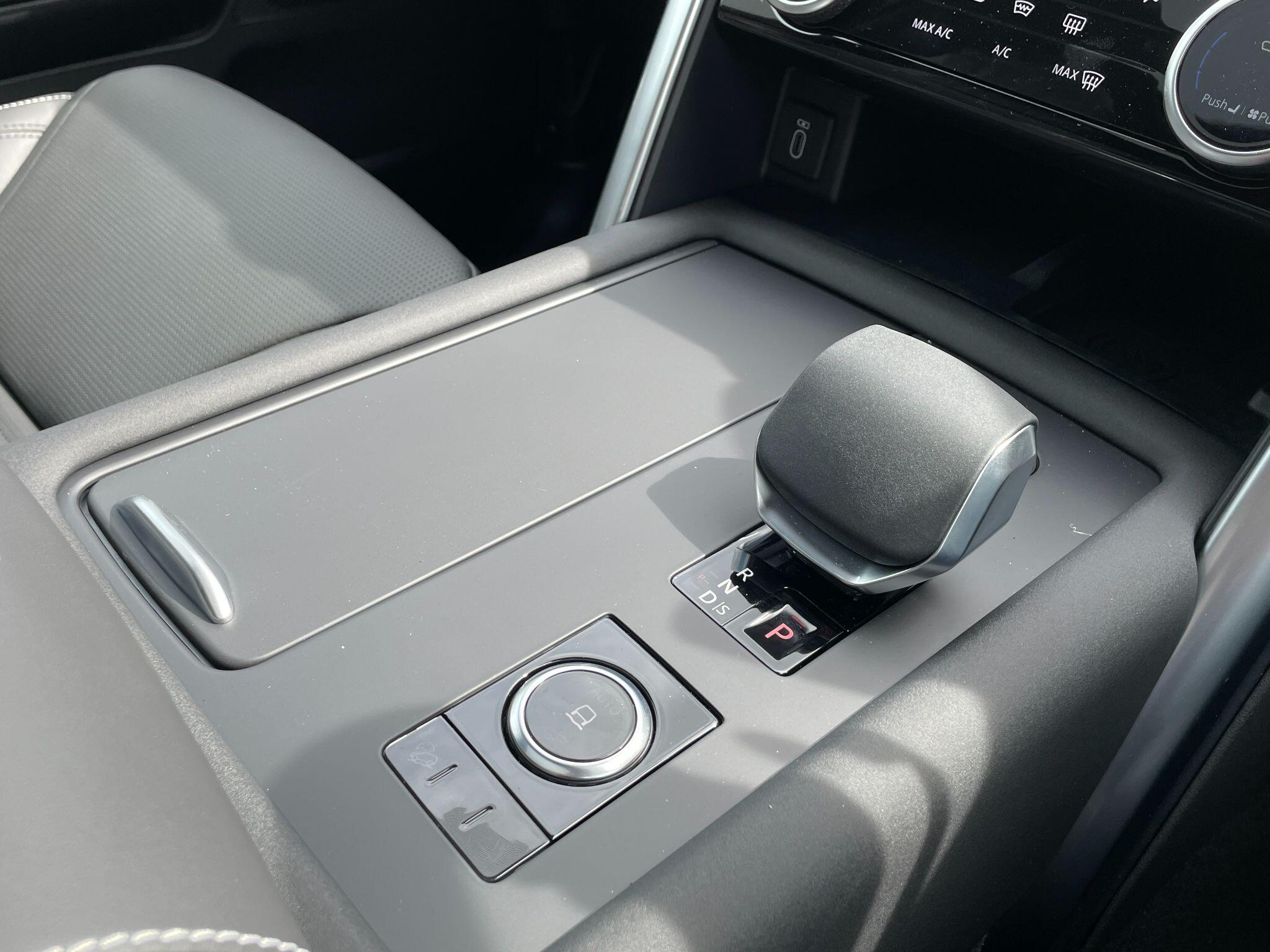 Land Rover Discovery view 10