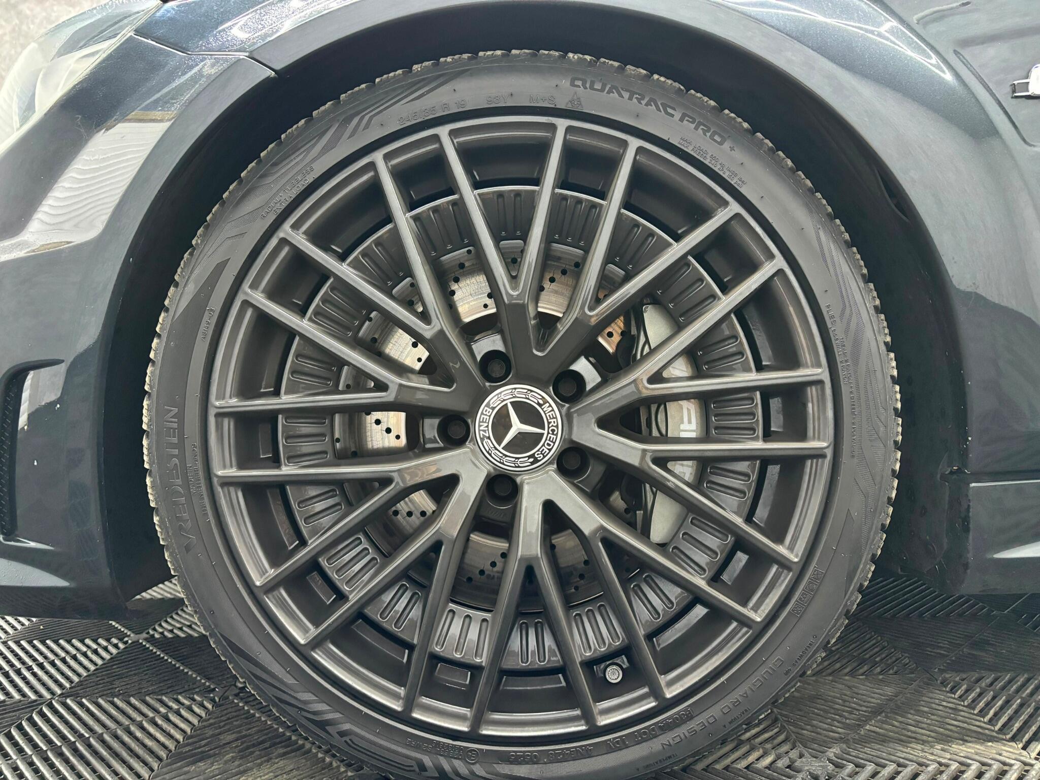 Mercedes-Benz C Class view 29