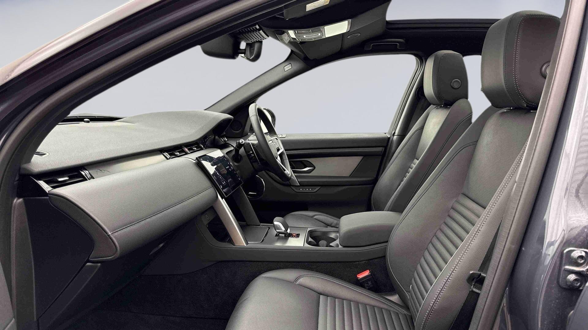 Land Rover Discovery Sport view 3