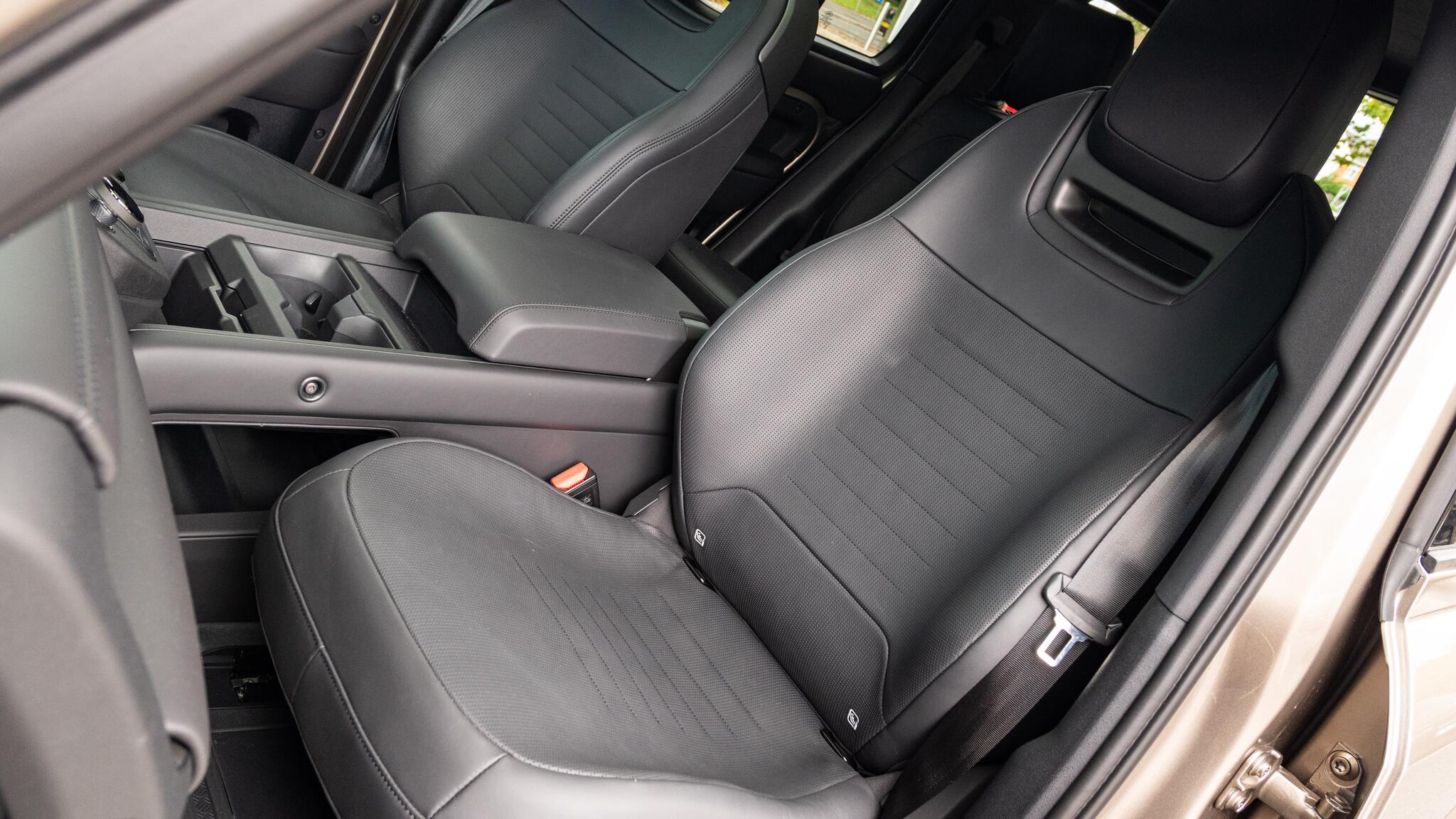 Land Rover Defender view 74