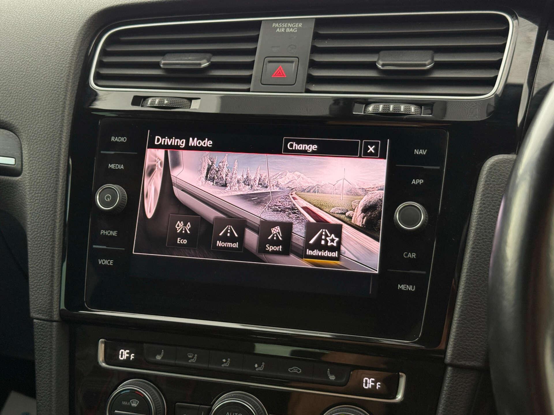 Volkswagen Golf view 82