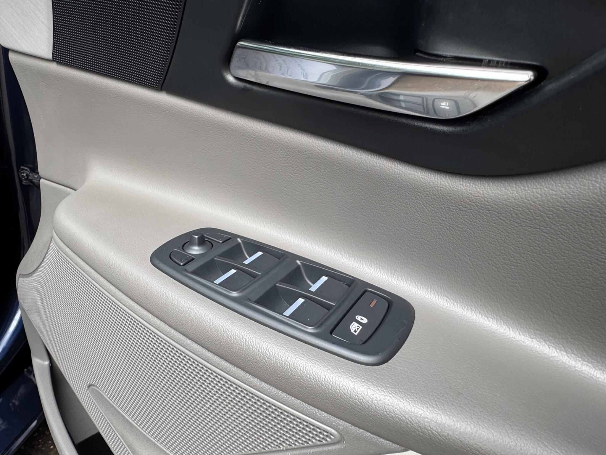 Jaguar Xe view 12