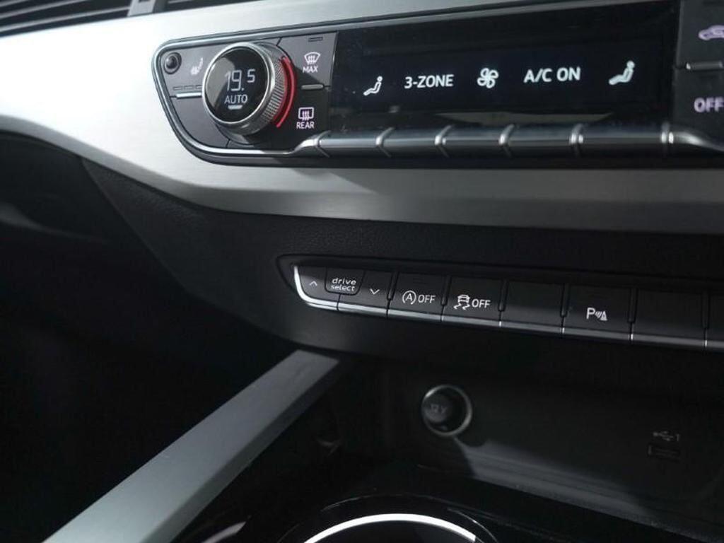Audi A4 view 13