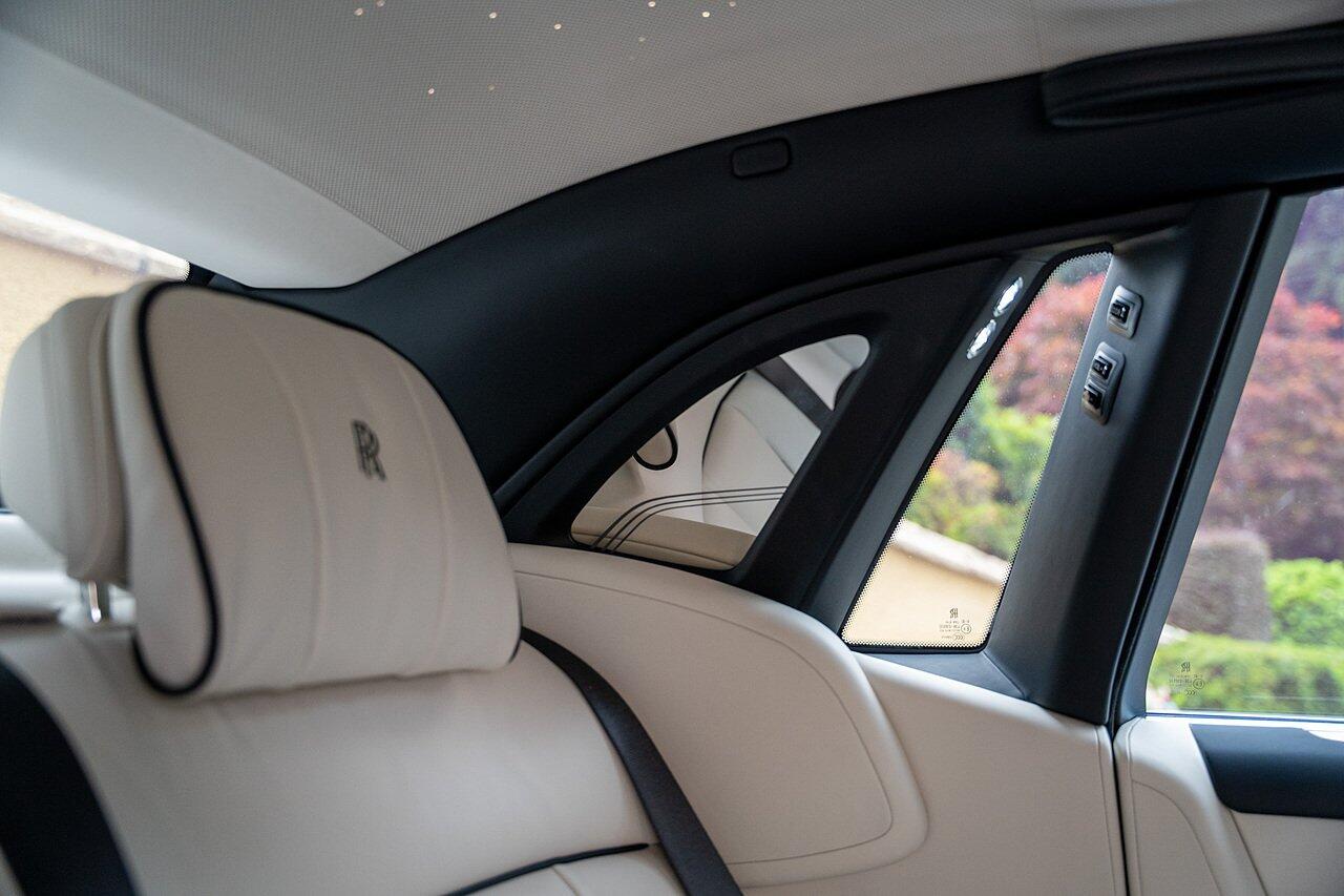 Rolls-Royce Phantom view 94